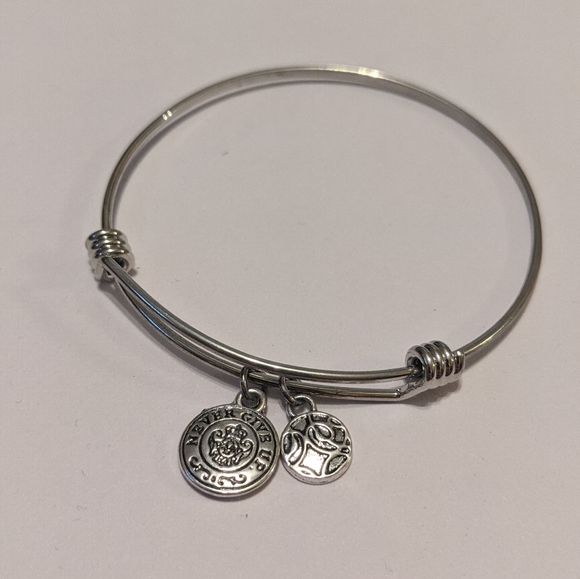 Bangle charm bracelet "Never Give Up" - adjustable silver tone - Picture 8 of 11